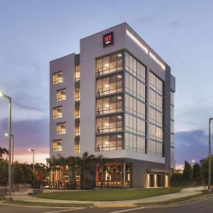 Radisson RED Miami Airport